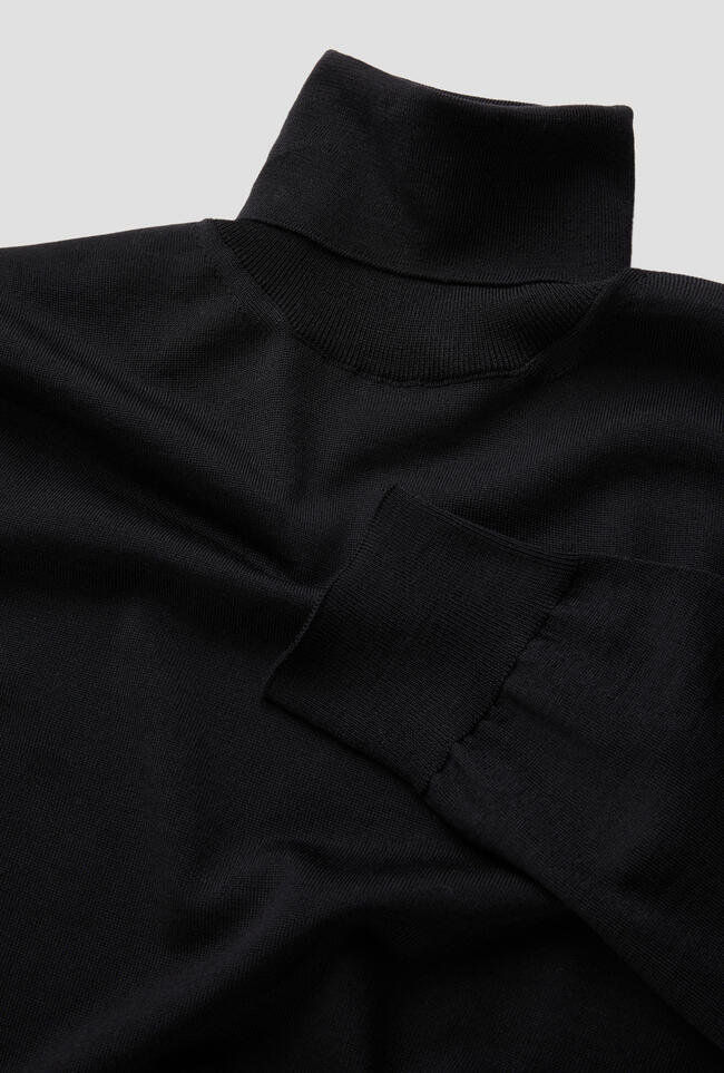 Ultralight wool turtleneck ROYAL RED - Ferrante | img vers.1300x/
